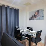 Canary Wharf 1-Bedroom Apartment, Sleeps 3 - Prime Location